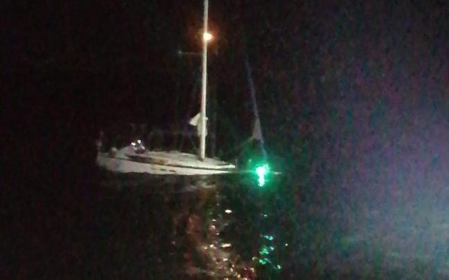 La embarcación antes de hundirse.