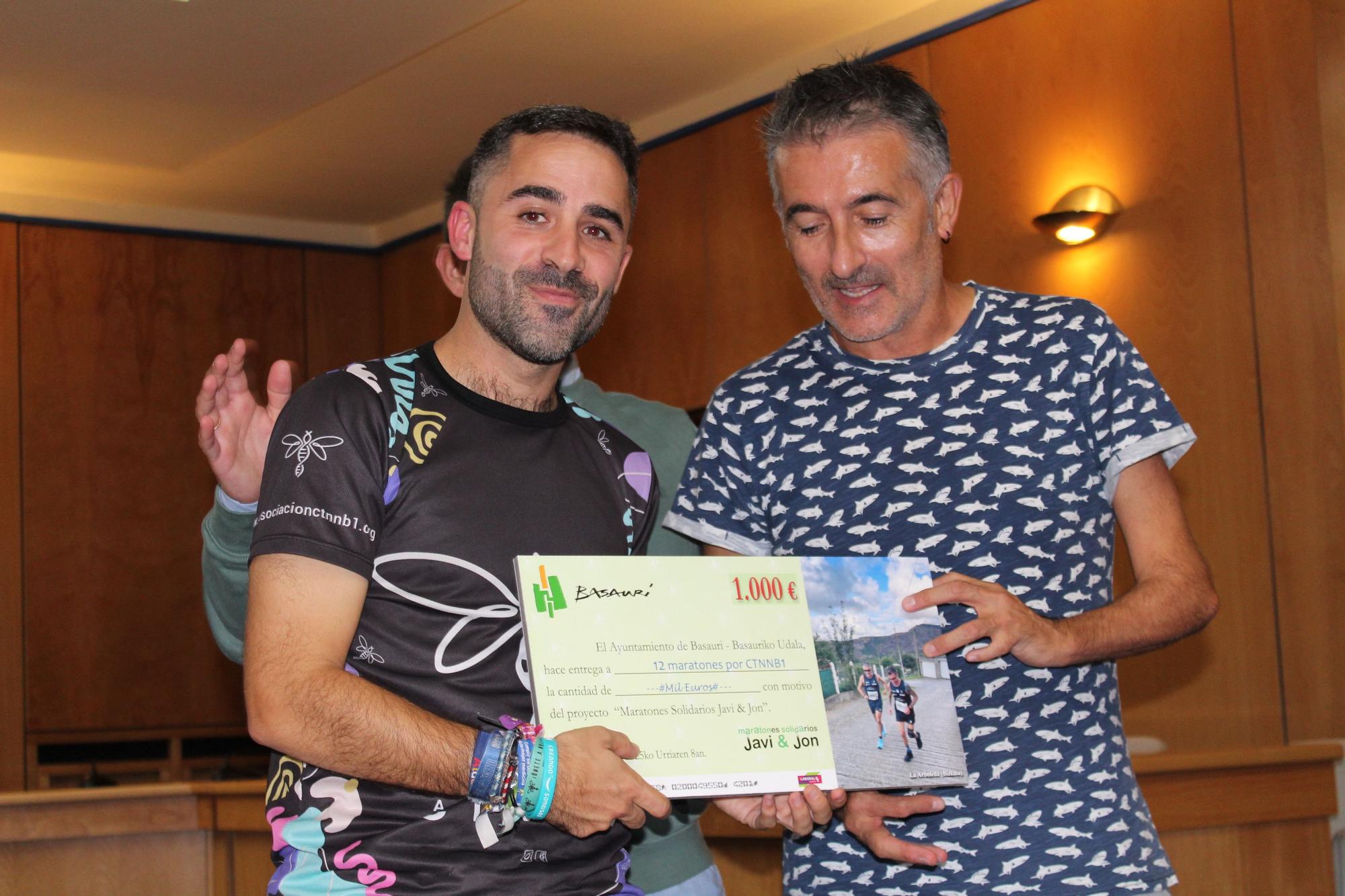 Javi Conde ha entregado una donación de 1.000 euros a la causa de Yeray y la asociación CNTTB1