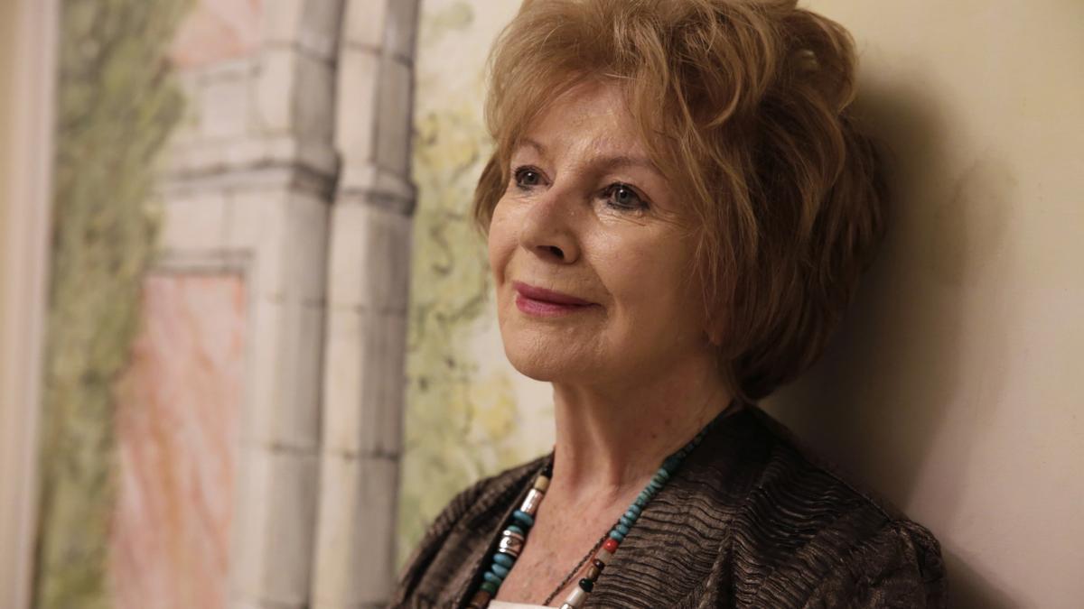 Edna O'Brien se convirtió en una figura "extravagante" y polémica para la sociedad conservadora de su país, según 'The Irish Times'.