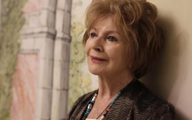 Edna O'Brien se convirtió en una figura "extravagante" y polémica para la sociedad conservadora de su país, según 'The Irish Times'.
