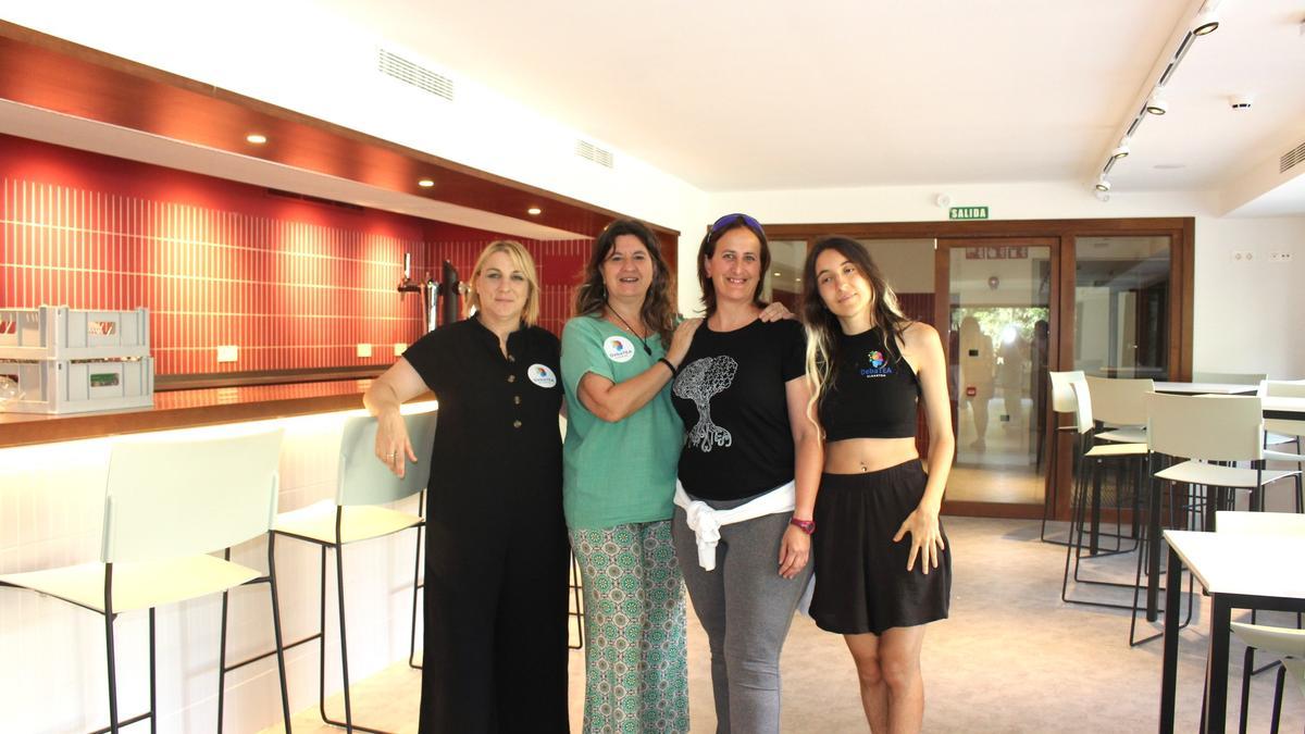 Llinares, Madinabeitia, Díaz de Gereñu, Triviño, y el resto de sus compañeras y compañeros afrontan con "muchísima ilusión" la apertura del bar-restaurante.