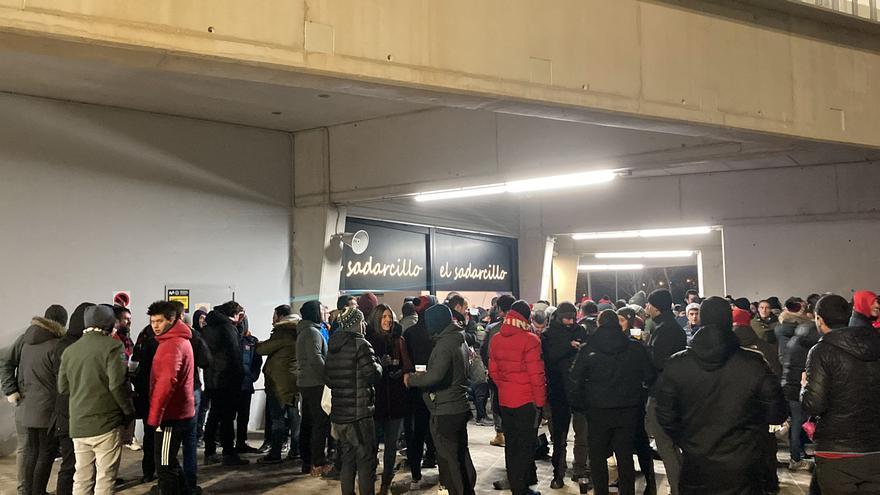 Más ambiente de El Sadar a las 20.00 horas