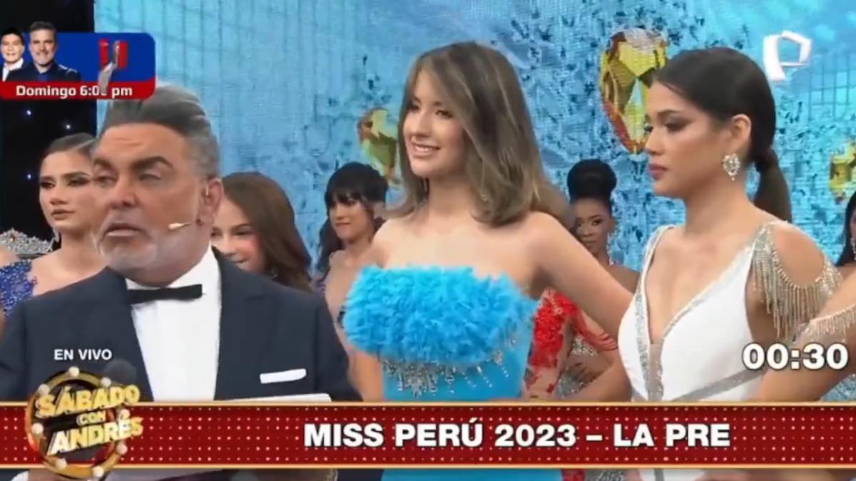 El presentador, Andrés Hurtado, con las aspirantes a Miss Perú.