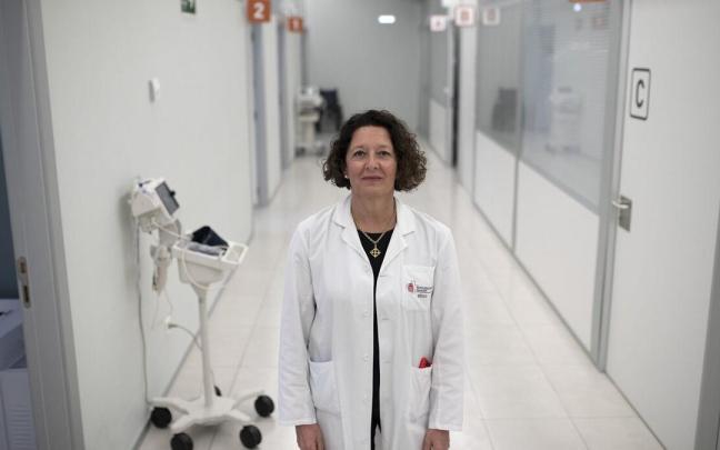 La doctora Ruth Vera, en un pasillo del servicio de Oncología Médica del Hospital Universitario de Navarra La doctora Ruth Vera, en un pasillo del servicio de Oncología Médica del Hospital Universitario de Navarra