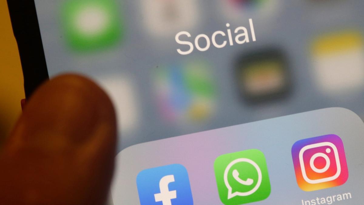 Redes sociales en un móvil.