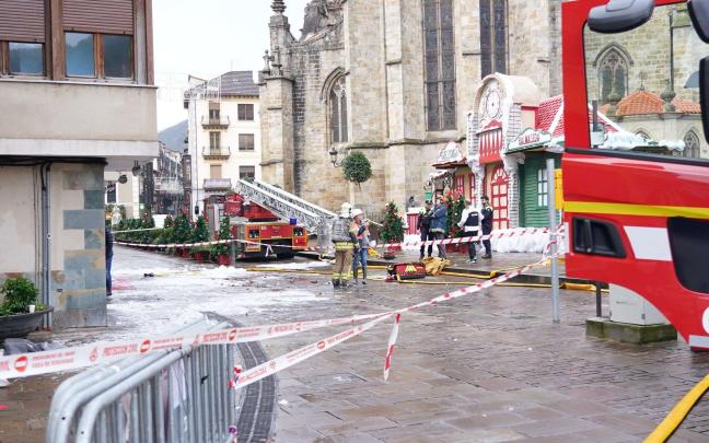 Incendio de un edificio en Balmaseda. PABLO VIÑAS