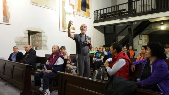 Peio Arrieta en la ermita de San Lorenzo, durante la marcha por las ermitas de Elgoibar que tuvo lugar en el año 2016.