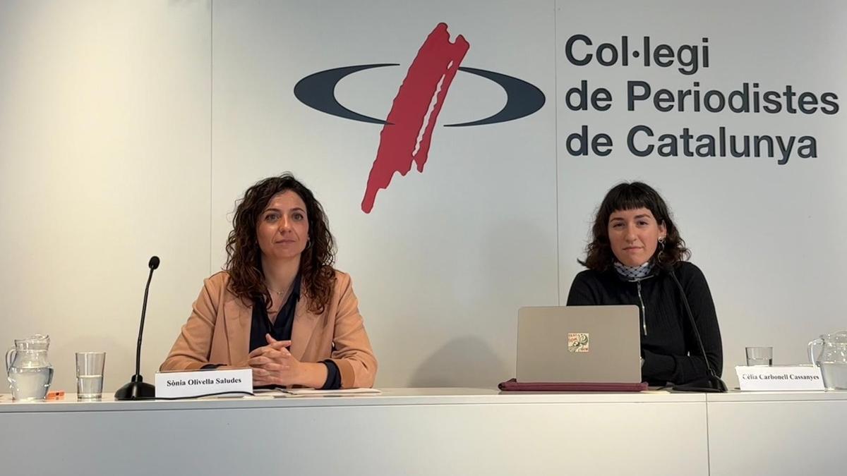 La coordinadora de litigios de Irídia, Sònia Olivella, y la especialista en Pegasus de Irídia, Cèlia Carbonell.