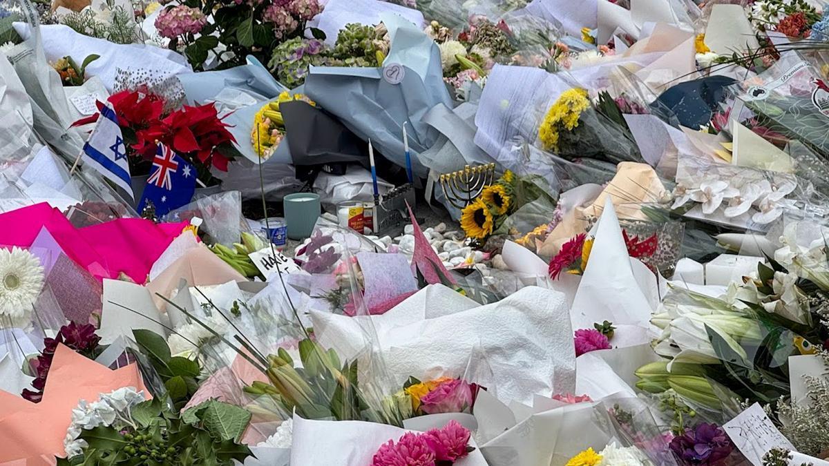 Ofendas florales en honor de los fallecidos en el atentado terrorista de Sidney.