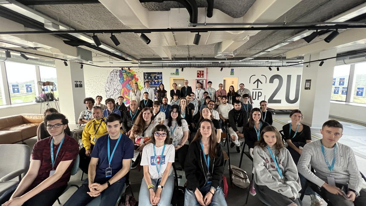 Los participantes del 'hackathon' durante el acto de presentación celebrado esta tarde.