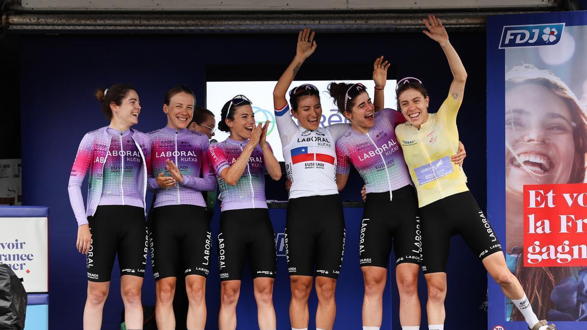 Celebración del Laboral Kutxa-Euskadi tras la victoria de Usoa Ostolaza.