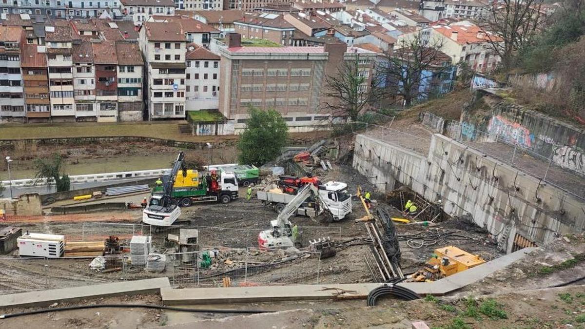 Vista del desarrollo de las obras de la residencia Errezabal, en la parte baja del barrio de Urazandi.