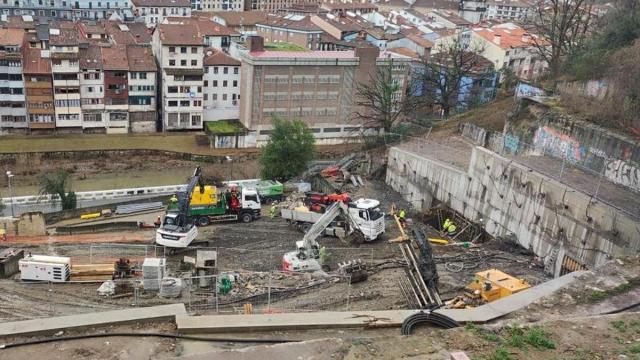 Vista del desarrollo de las obras de la residencia Errezabal, en la parte baja del barrio de Urazandi.