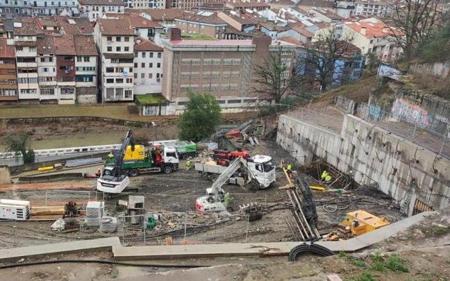 Vista del desarrollo de las obras de la residencia Errezabal, en la parte baja del barrio de Urazandi.