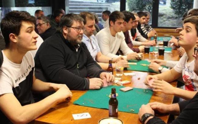 Campeonato de Mus de las fiestas de Urteta en una edición anterior.