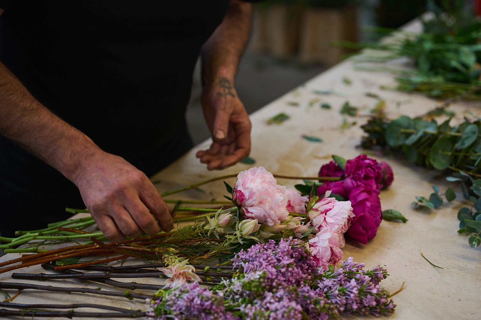 Las flores que utilizan vienen de todas las partes del mundo.