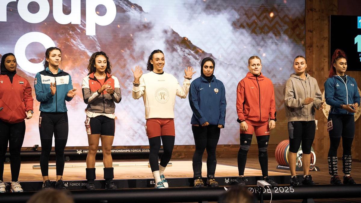 Malen Monasterio, en el centro, junto a sus rivales en el Campeonato del Mundo disputado en Noruega.