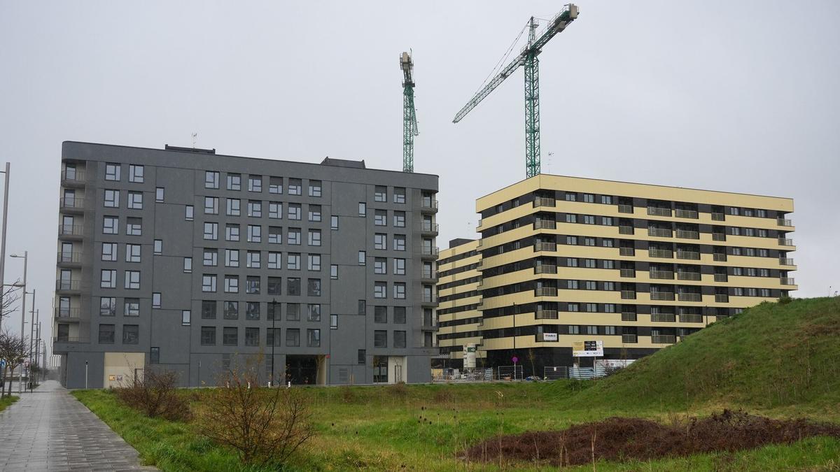 Obras de construcción de un bloque de viviendas públicas de alquiler