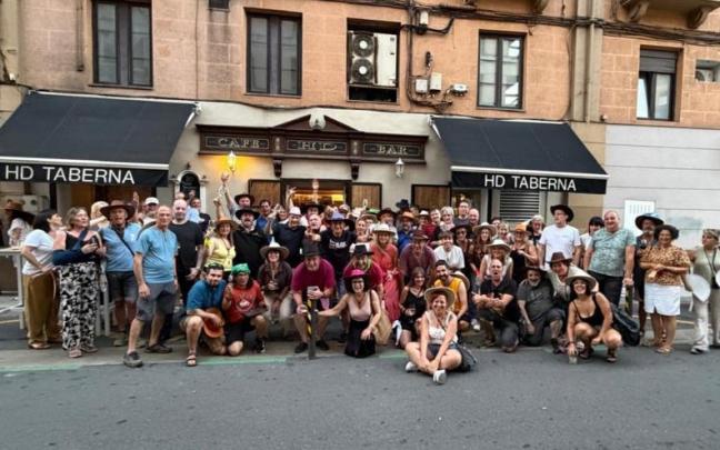 Algunas de los participantes, en el brindis del bar HD.