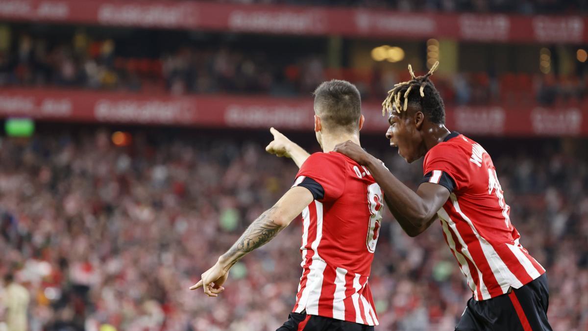 Los navarros Sancet y Williams celebran un gol en San Mamés.