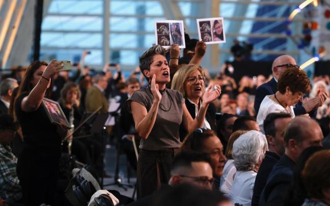 Familiares de las víctimas durante el homenaje a las víctimas de la dana y que provocó la dimisión de Mazón.