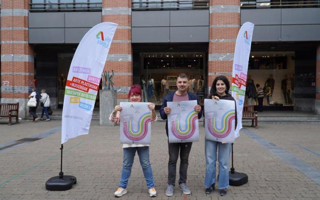 Responsables de Herri Arte Eskola y del Ayuntamiento