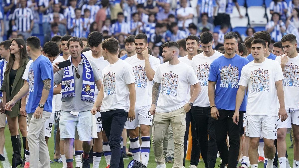 Los jugadores de la Real, durante la fiesta de despedida de la temporada que tuvo lugar en Anoeta en el último compromiso liguero. / RUBEN PLAZA