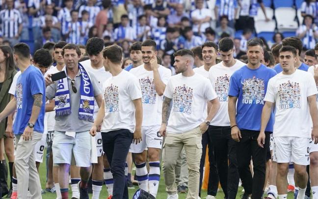 Los jugadores de la Real, durante la fiesta de despedida de la temporada que tuvo lugar en Anoeta en el último compromiso liguero. / RUBEN PLAZA