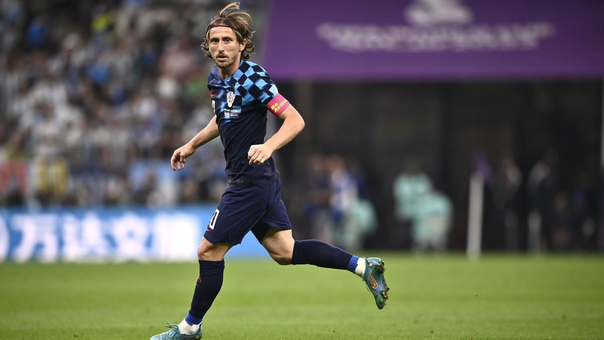 Luka Modric en un partido junto a su selección.
