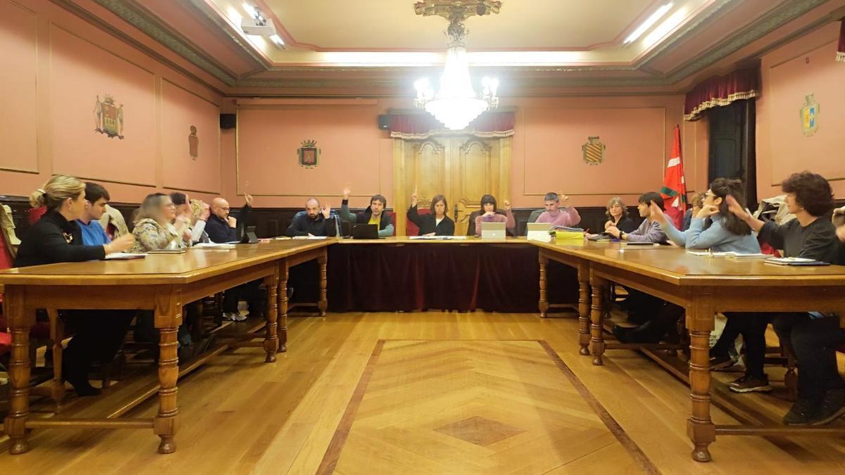 Vista del pleno del Ayuntamiento de Azpeitia celebrado la tarde del martes