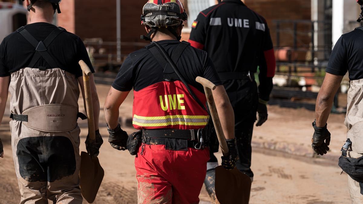 Un agente de la UME, a 30 de octubre de 2024, en Utiel, Valencia.