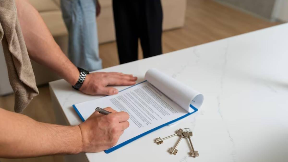 Firma del contrato de alquiler de la vivienda