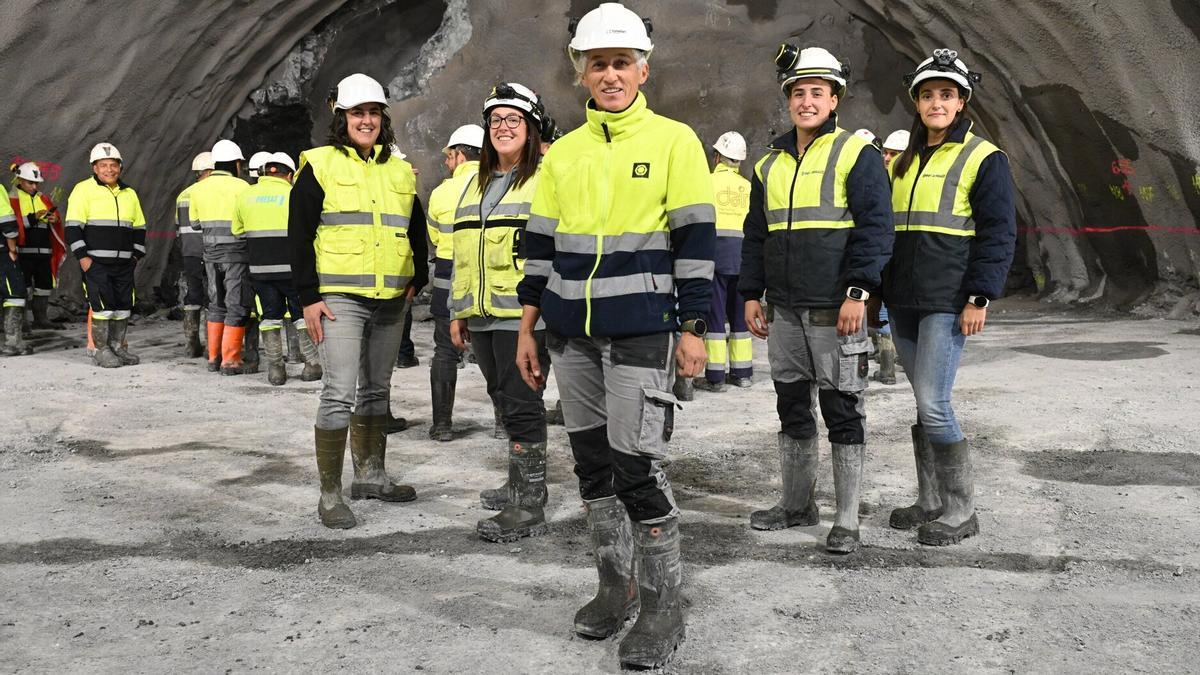 Hasta diez mujeres han formado parte del equipo de la obra con Mónica Zurimendi al frente