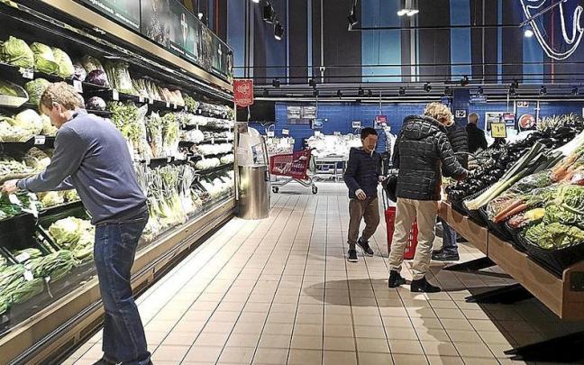 Los alimentos sufrieron las principales subidas de precios el año pasado. | FOTO: PABLO VIÑAS