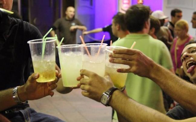 Según los últimos estudios, el 75 por ciento de las personas entre 14 y 18 años habían consumido alcohol en los últimos doce meses