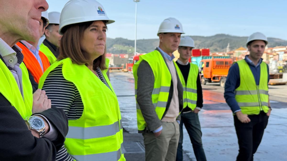 La consejera de Alimentación, Desarrollo Rural, Agricultura y Pesca visitó el puerto de Bermeo.