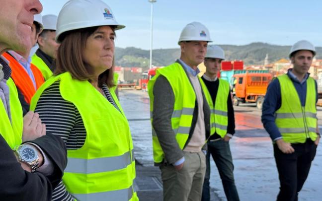 La consejera de Alimentación, Desarrollo Rural, Agricultura y Pesca visitó el puerto de Bermeo.