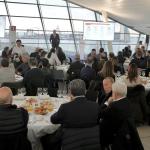 Barkala, durante su intervenci&oacute;n esta ma&ntilde;ana en la terminal de cruceros, con el Puerto al fondo.