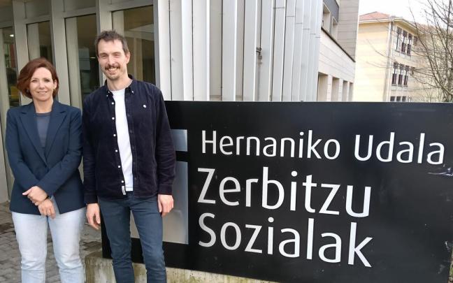 Oihane Zabaleta y el alcalde Xabier Lertxundi. / N.G. Oihane Zabaleta y el alcalde Xabier Lertxundi.