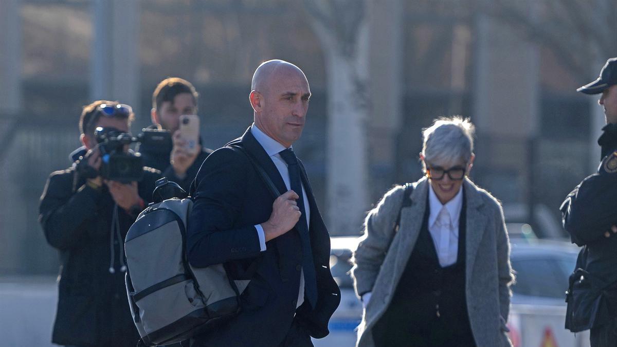 El expresidente de la Real Federación Española de Fútbol (RFEF) Luis Rubiales a las puertas de la Audiencia Nacional.