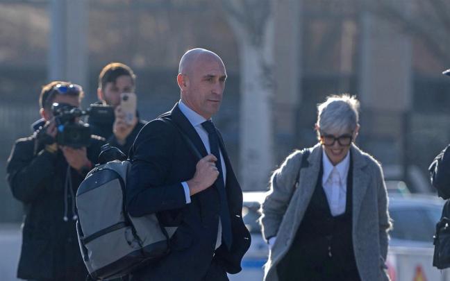 El expresidente de la Real Federación Española de Fútbol (RFEF) Luis Rubiales a las puertas de la Audiencia Nacional. / EP El expresidente de la Real Federación Española de Fútbol (RFEF) Luis Rubiales a las puertas de la Audiencia Nacional.