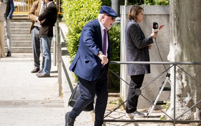 El excomisario José Manuel Villarejo, a su salida de la Audiencia Nacional.