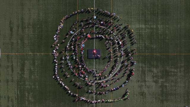 El desafío de 2026 consistió en crear una gran espiral humana
