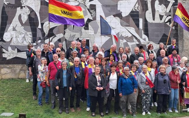 El grupo visitó la réplica del 'Guernica'