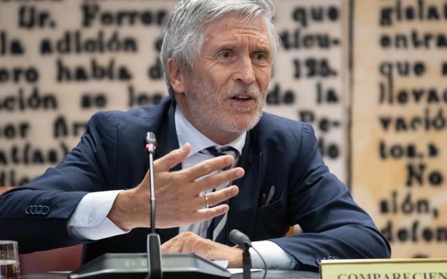 El ministro del Interior, Fernando Grande-Marlaska, durante la celebración de la sesión de comparecencia informativa ante la Comisión de Investigación del Senado.