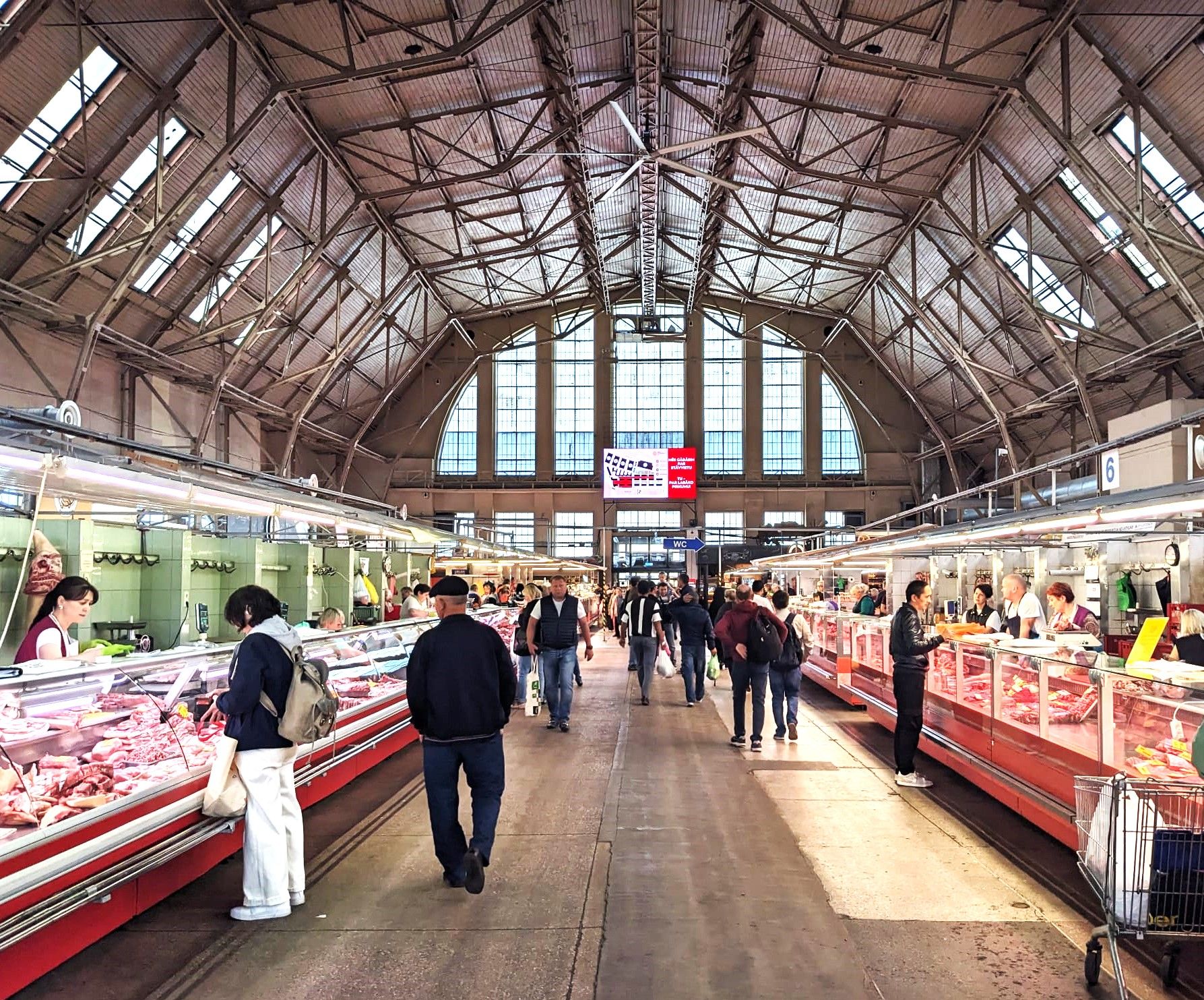 Uno de los hangares del Mercado Central.
