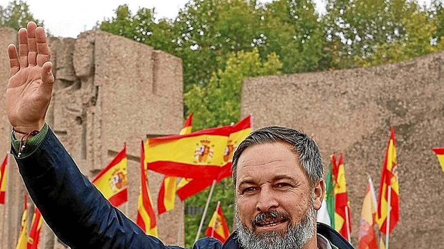 Santiago Abascal, a la misma hora, en la plaza de Colón. | FOTO: EFE