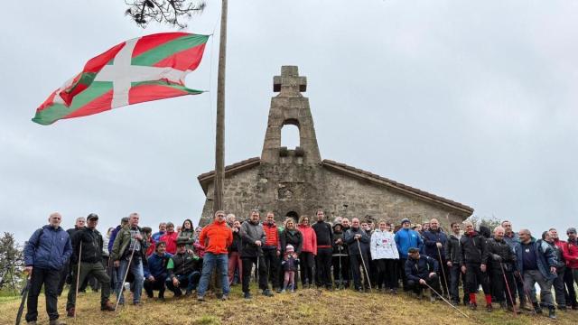 Subida del PNV, encabezado por el presidente del EBB, Aitor Esteban, al monte Bizkargi en víspera del Aberri Eguna. / PNV Subida del PNV, encabezado por el presidente del EBB, Aitor Esteban, al monte Bizkargi en víspera del Aberri Eguna.