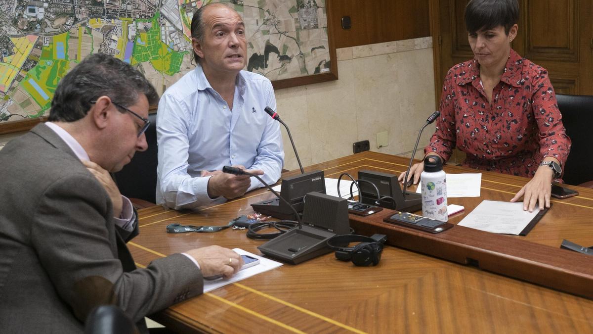 Miguel Garnica, en el centro