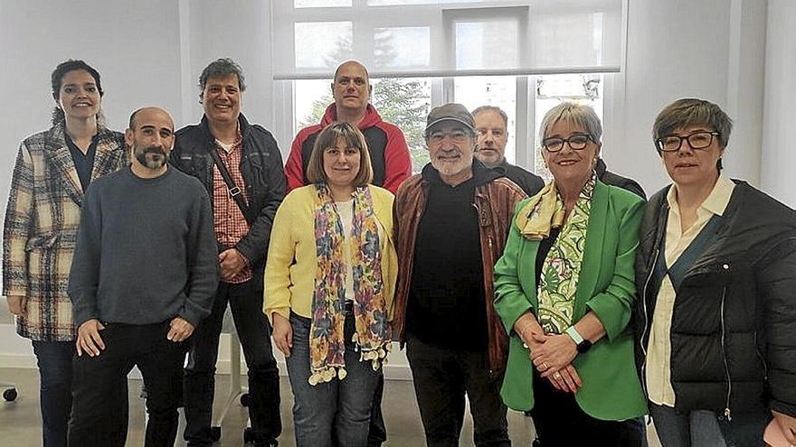 Miembros de Trintxer Kulturala y del Ayuntamiento. | FOTO: N.G.